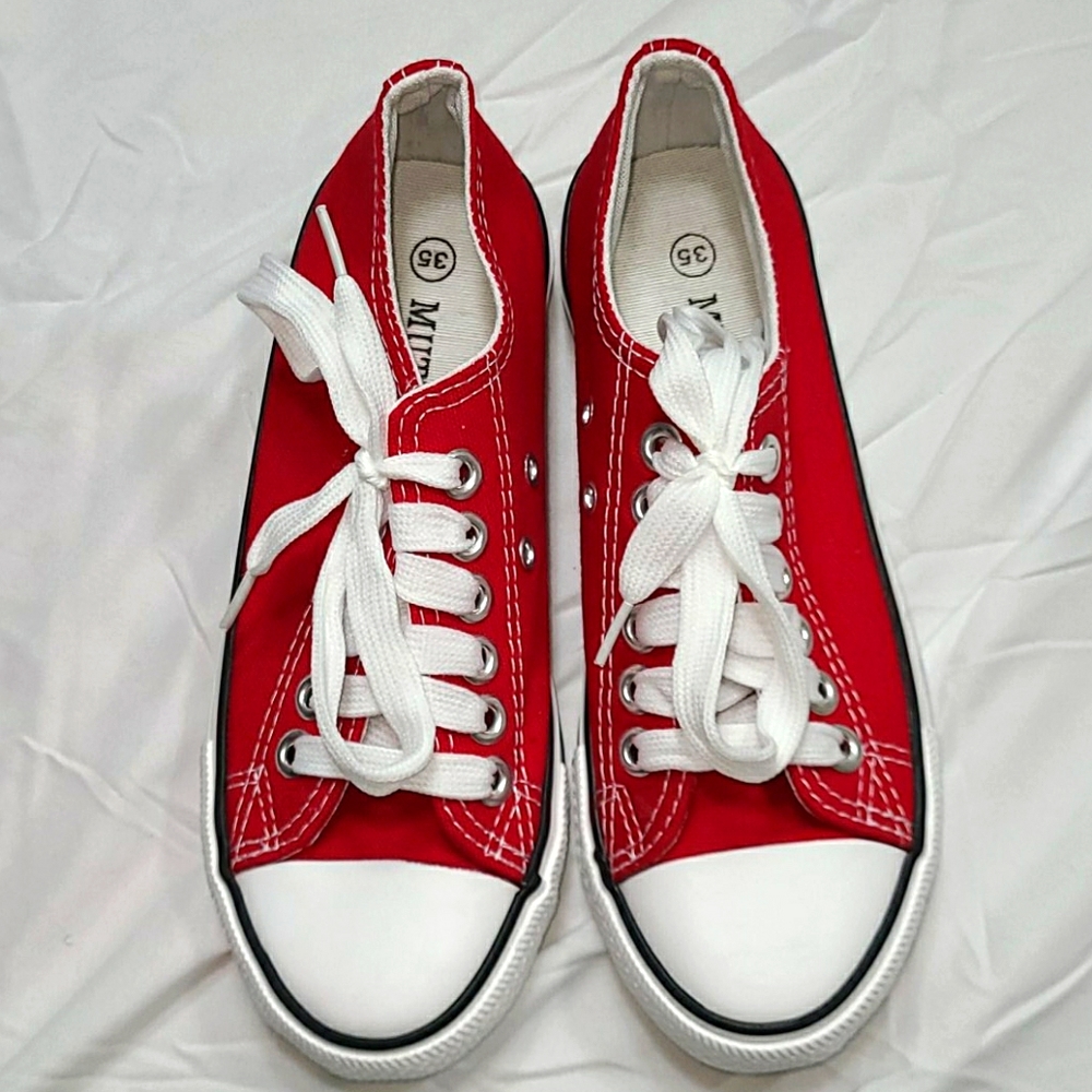 Mutuoni size 5 women's red canvas sneakers